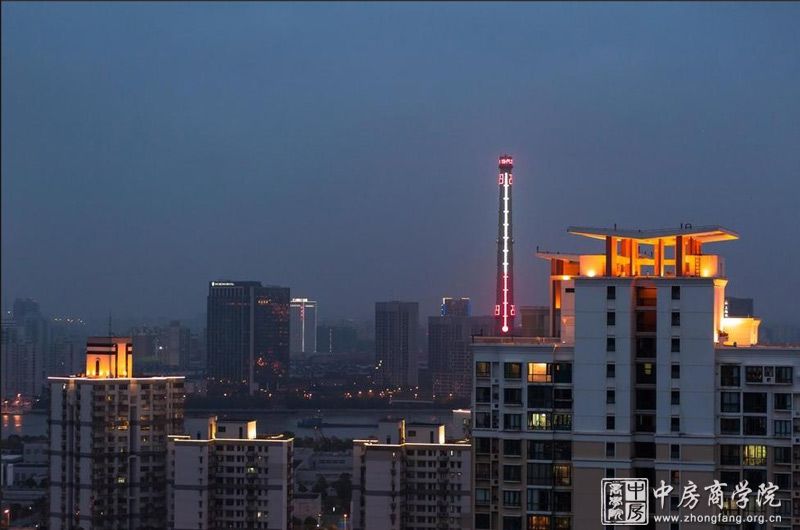 上海将大烟囱改造为世界最大温度计