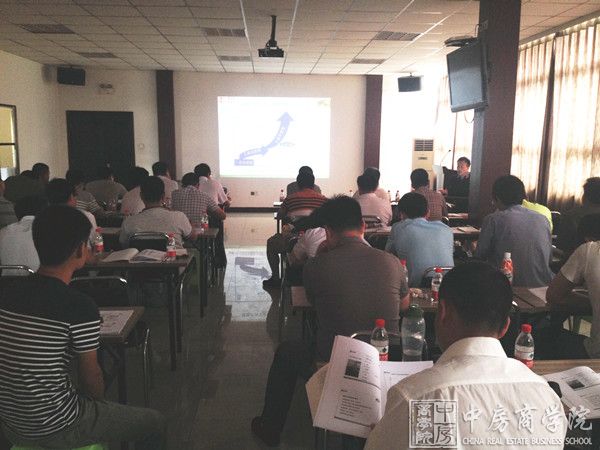 中房商学院为鲁能某项目公司实施《工程管理》专题培训