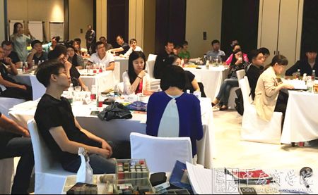 中房商学院为华润置地成功实施《开发经营沙盘模拟》内训