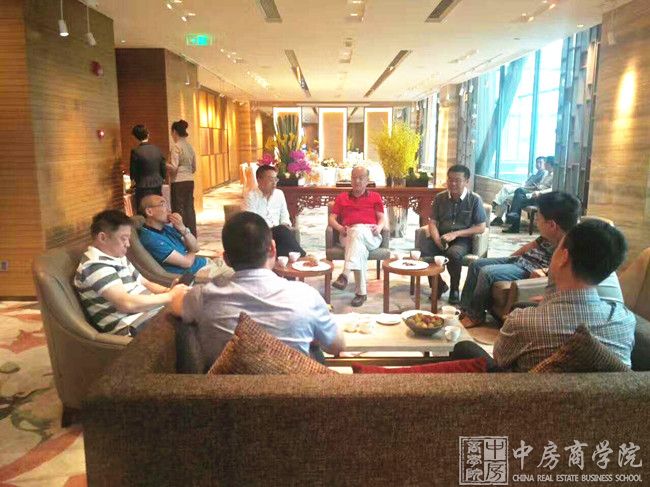 中房商学院为首开集团成功开展标杆考察之万科-泰禾-小镇