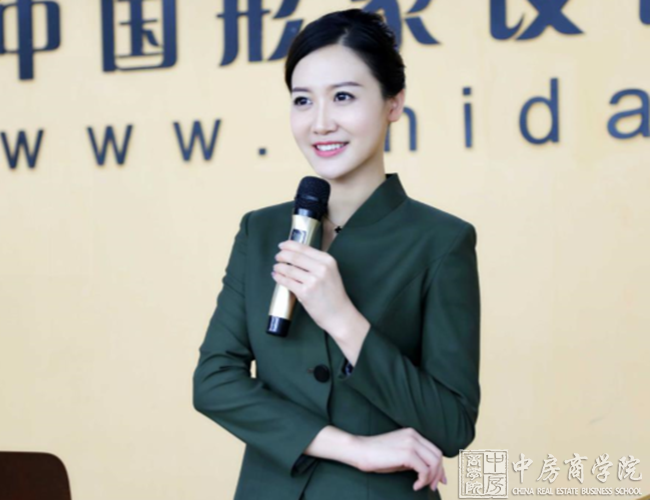 王晶:商务礼仪专家 - 中房商学院