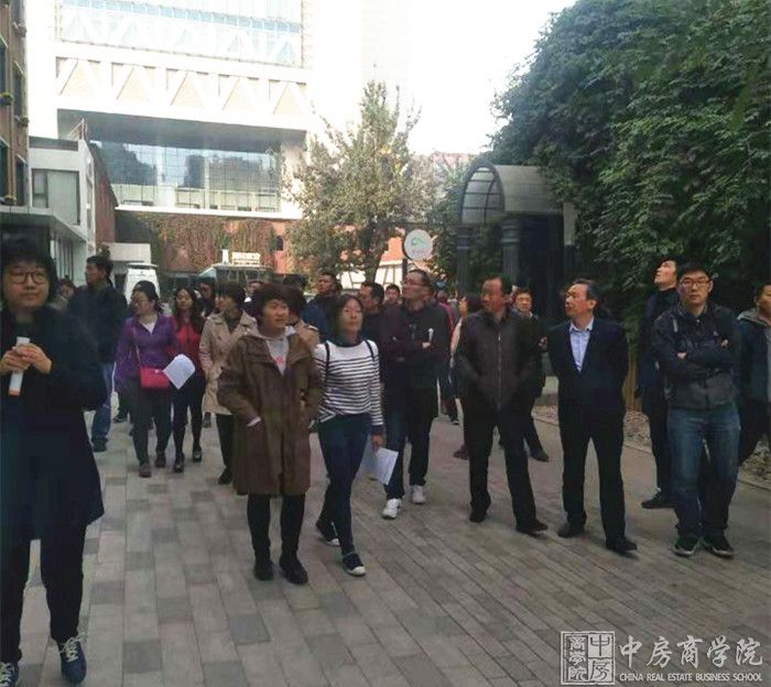 北京某大型国企管理人员为了拓宽运营管理创新视野，寻找差距，学习计划运营管理专业知识，特别邀请中房商学院为其定制了2018年10月19-10月20日为期两天的标杆园区考察交流及计划运营专题培训活动。